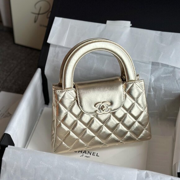 Classic CHANEL Bag: A Stylish and Versatile Choice for Elegance - Picture 1 of 8